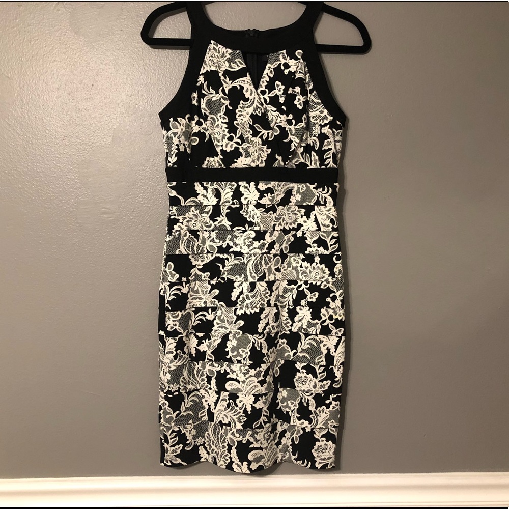 WHBM-black&white sleeveless dress- keyhole front❤️